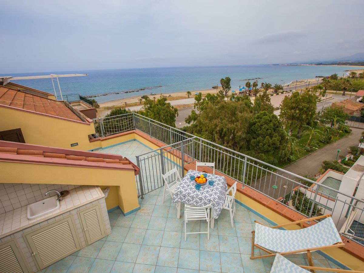 Golfo Di Tindari Apartments 法尔科内 外观 照片